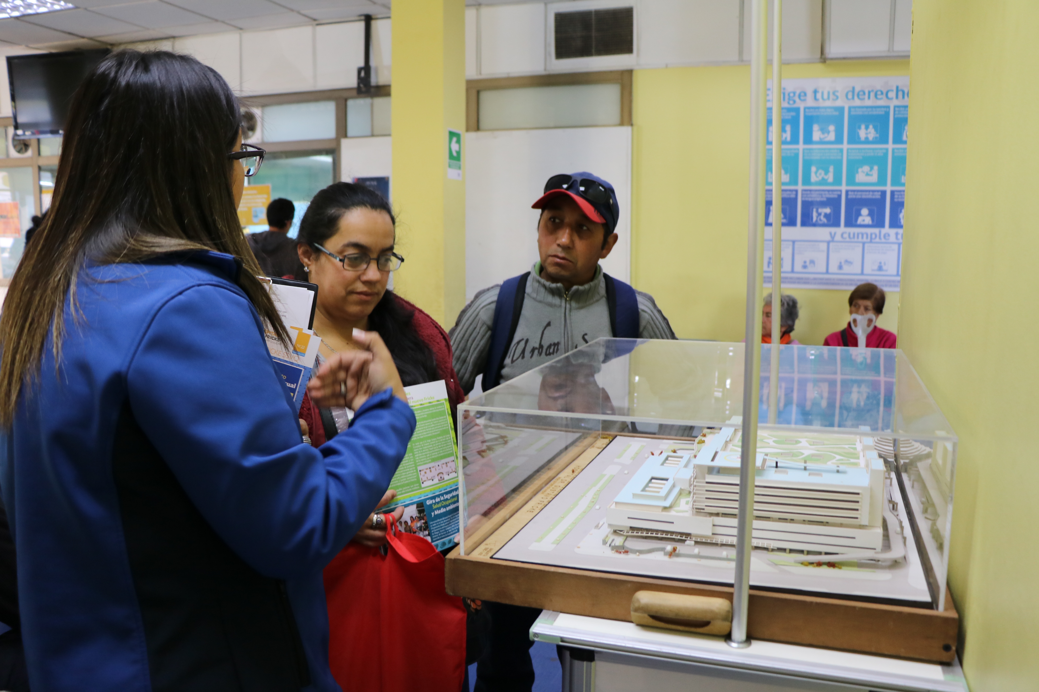 Nuevo Hospital en Sala de Espera Unidad de Emergencia Adulto