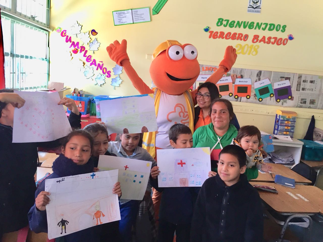 Difusión del Nuevo Hospital en Escuela Nuevo Mundo Quillota