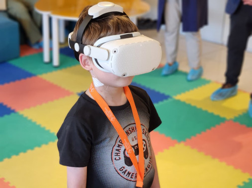 Hospital Dr. Gustavo Fricke potencia plataforma de realidad virtual para mejorar la experiencia de niños hospitalizados